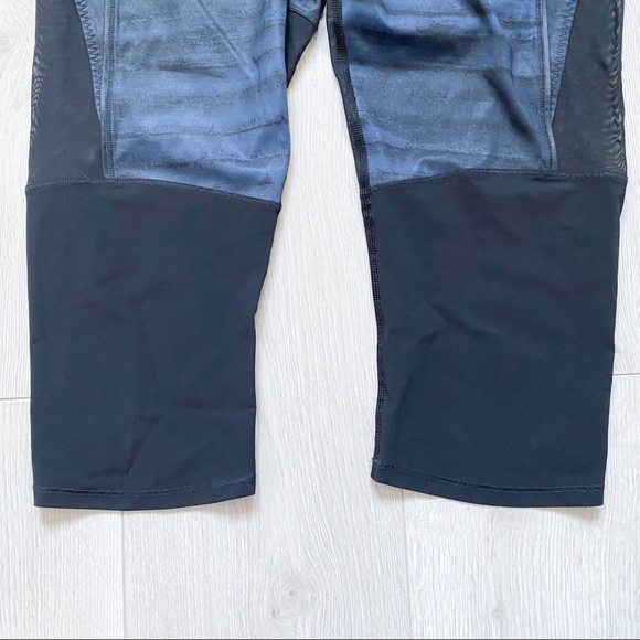 Lululemon Cropped Technical Tights w/ Mesh - Picture 3 of 6